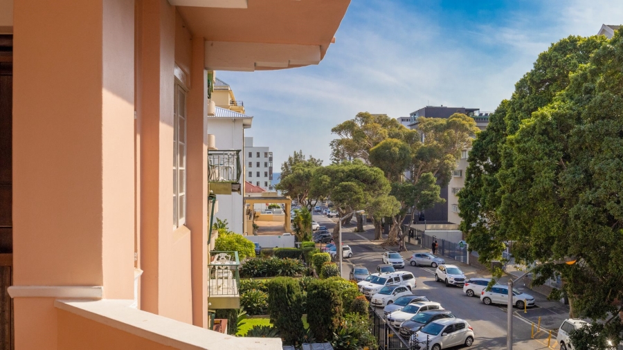 2 Bedroom Property for Sale in Sea Point Western Cape